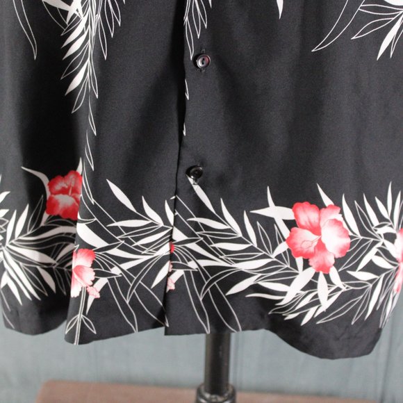Vintage Hawaiian Shirt - Floral Pattern on Black by Hilo Hattie - Men's XL - Picture 4 of 10